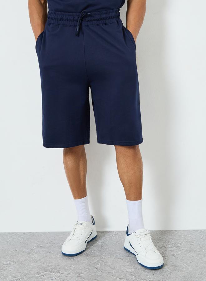 ستايلي طقم رجالي تي شيرت وشورت بطبعة بسيطة مقاس كبير - Image 4